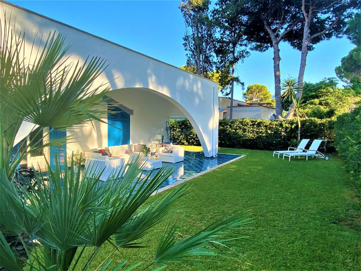 Luxury Villa, Only 50 Mt. From The Beach. Willa Carini